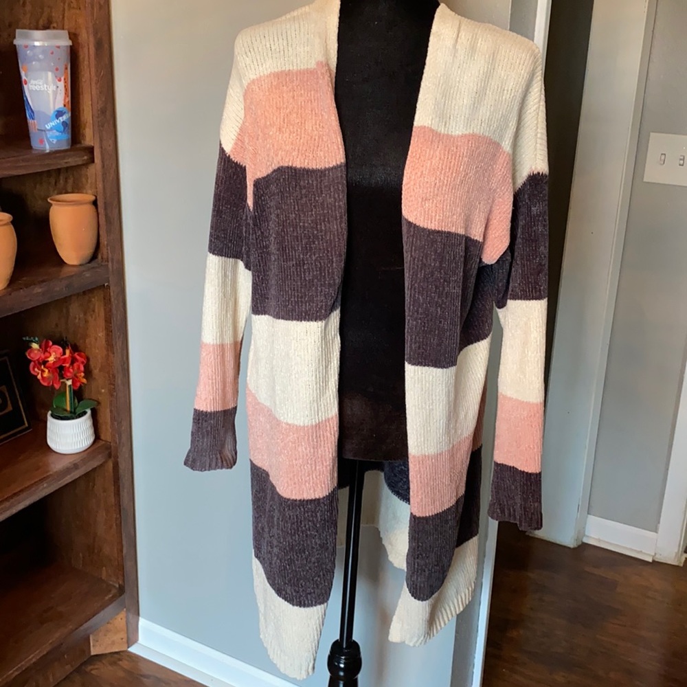 Cardigan. 👜 3/$20